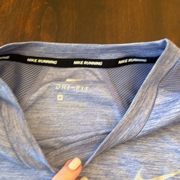 Nike Dri Fit Running Top Medium - Picture 3 of 3